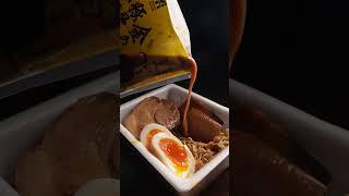 金シリーズつけ麺具材とペヤング／今日もデスク飯。41 #飯テロ #food