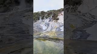 沸騰的地熱溫泉與泥漿池 | 奧拉基考拉考洞穴與地熱公園 Orakei Korako Geothermal Park in New Zealand